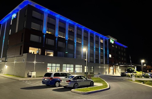 Downtown Gatineau Hotel | Holiday Inn Express & Suites - Gatineau - Ottawa by IHG