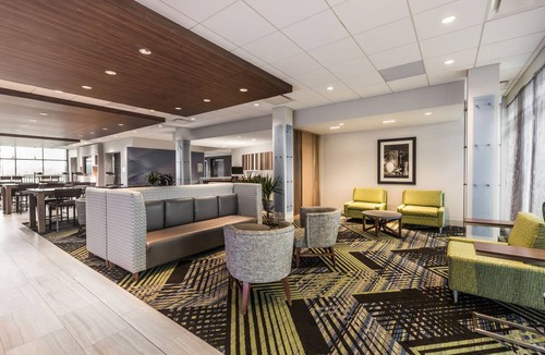 Welland Hotel | Holiday Inn Express & Suites Welland by IHG
