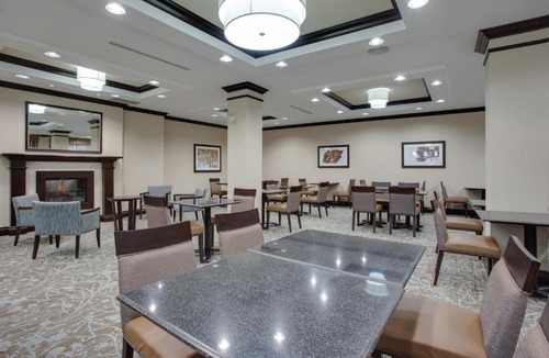 Industrial Park Hotel | Holiday Inn Express & Suites Ottawa East-Orleans by IHG