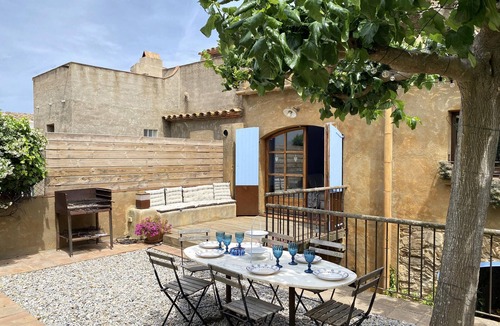 Begur House | Holiday rental townhouse with swimming pool in Begur, Centre