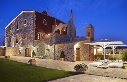Forallac Villa | holiday vacation large villa rental spain, costa brava, barcelona area, girona, pool, air conditioning, wi-fi internet,