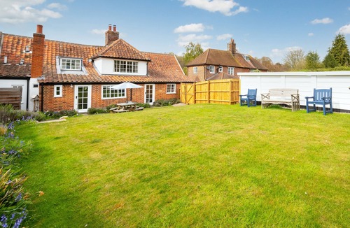 Westleton House | Holly Cottage - Westleton