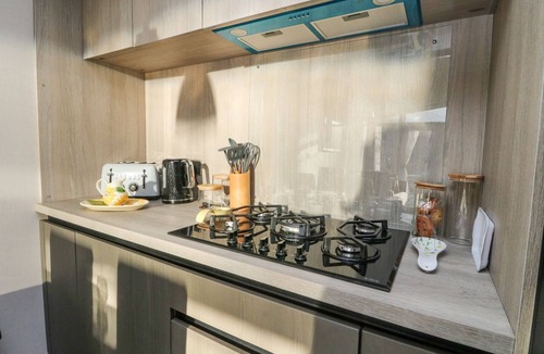 St Fillans Cottage | HOLLYBIRCH, pet friendly, with a garden in St Fillans
