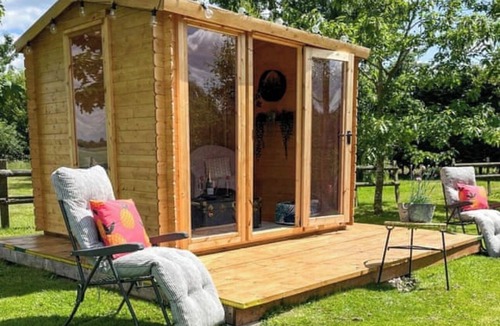 Sutton Valence Cabin | Holly’s hidden hideaway is the perfect couples retreat - Hot tub, rural , calm