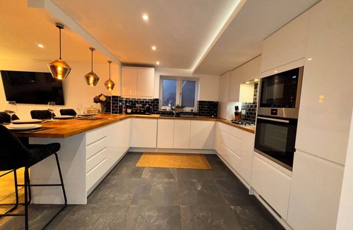 St Albans Apartment | Home from home, Mid - long stays. Modern, cosy and comfy!