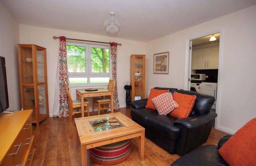 East End Apartment | Homely Flat close to Centre with Free Parking!