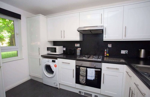 East End Apartment | Homely Flat close to Centre with Free Parking!