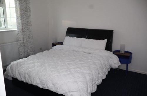 Vange Apartment | Homely three bedroom