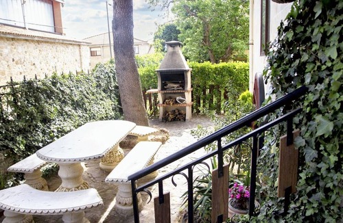 Abejar House | Homerez - Spacious house with garden in Abejar