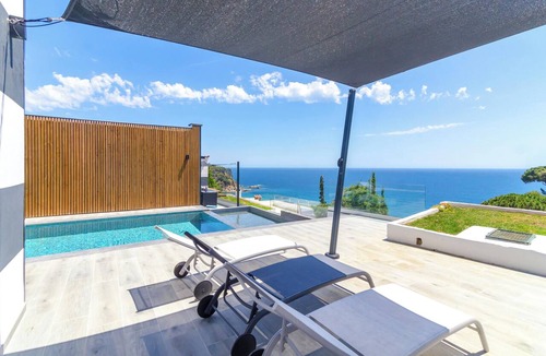Lloret de Mar Villa | Homerez - Villa in Lloret de Mar, garden and pool view