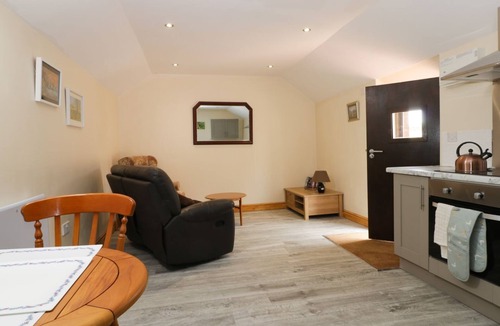 Tunstall Cottage | HONEYBEE COTTAGE, pet friendly, with a garden in Withernsea
