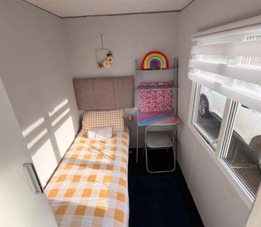 Prestonpans Apartment | Hoopers Hideaway Caravan Rental SetonSands 2