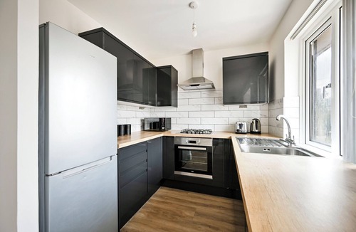 Burnt Oak Apartment | Host My Nest: 1-Bed w/Parking Near Wembley