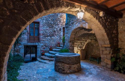 Capmany Hotel | Hostal Can Xicu
