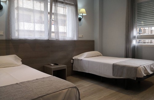 Ciudad Lineal Hostel | Hostal Golden Alcalá
