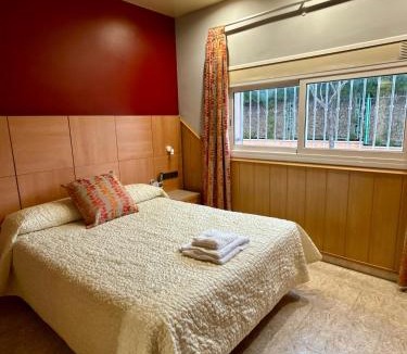 Santa Margarida i els Monjos Hostel | Hostal Milenium