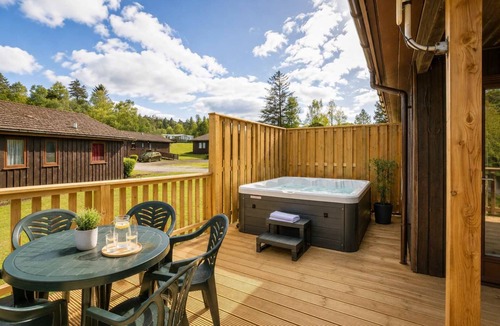 Kilmun Apartment | Hot Tub - Hunters Quay 3BR Lodge -Free Parking