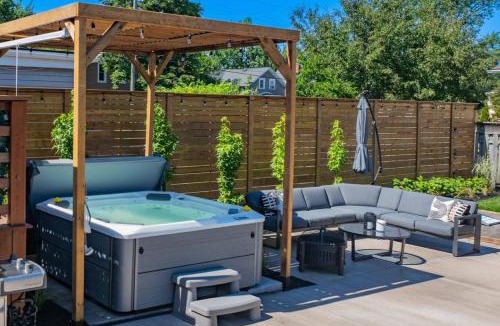 Chippawa House | Hot Tub/Outdoor Sauna/Heated Pool/5 Min To Falls