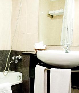 Santa Eugenia de Berga Hotel | Hotel Arumí