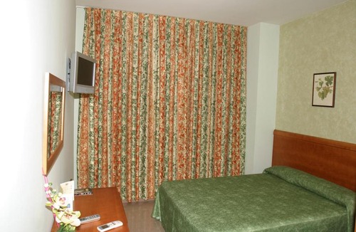 San Sadurni Hotel | Hotel Fonda Neus