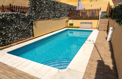 Calella House | House in the center for 12 with pool 400m from the beach