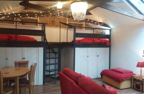 Hull House | House - Sleeps 2 pet friendly & free parking