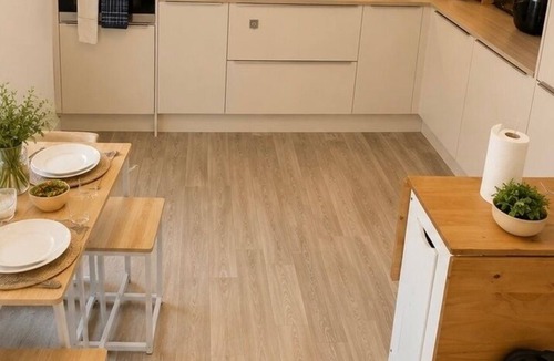 Kirk Sandall House | House Sleeps 6 with Garden and Parking