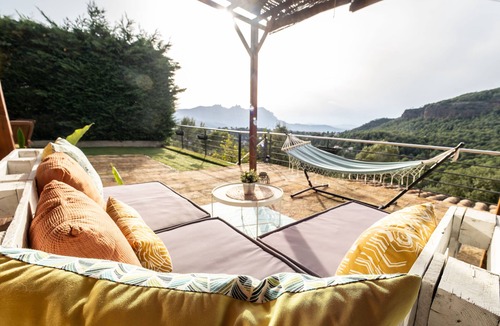 Vacarisses Ski Chalet | House with pool and spectacular views of Montserrat 25 minutes from Barcelona