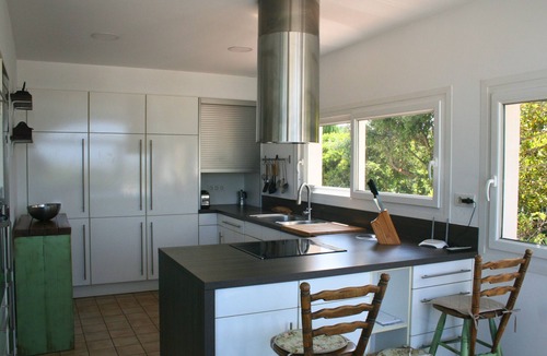 Pals Ski Chalet | House with views, private garden and pool 3km from Playa de Pals