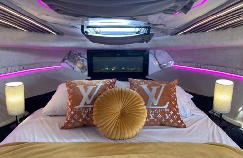 Tweed Other | Houseboat