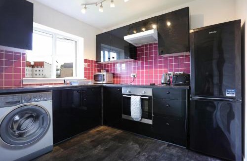 Leith Apartment | Ideal Central Edinburgh location with free on-site private parking