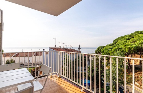 Sant Pol De Mar Apartment | Ideal space for couples with sea views and parking