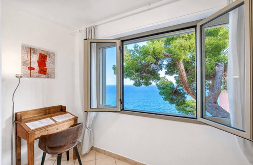 Capo Mimosa-Rollo Apartment | Il Suono del Mare - Sea Front Apt and Pool, Cervo, Italy