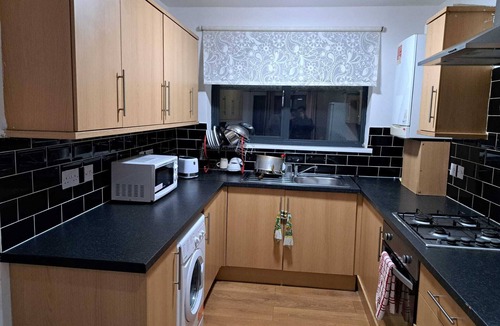 East Ham Apartment | Immaculate 1-Bed Apartment in London