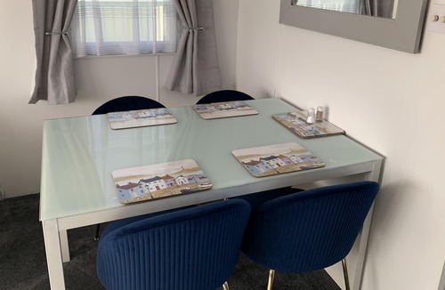 Clacton-on-Sea Ski Chalet | Immaculate 2-Bed Caravan in Clacton-on-Sea