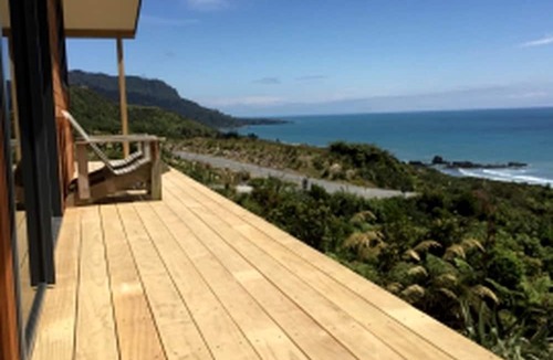 Paparoa National Park Cabin | Immaculate Couples Retreat near Pancake Rocks in Punakaiki, South Island