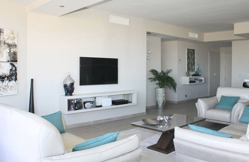 Guadalmina Apartment | Impeccable 2-Bed Apartment in Marbella