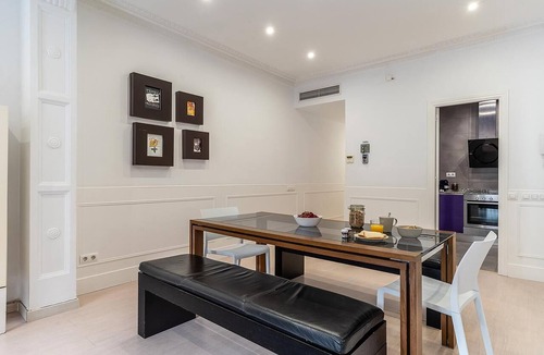 Eixample Apartment | In the heart of Eixample, in a pedestrian area, ideal for families.