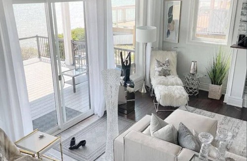 Crystal Beach House | IN THE MOMENT Luxury Beachfront Paradise, with private beach access, BBQ, AC