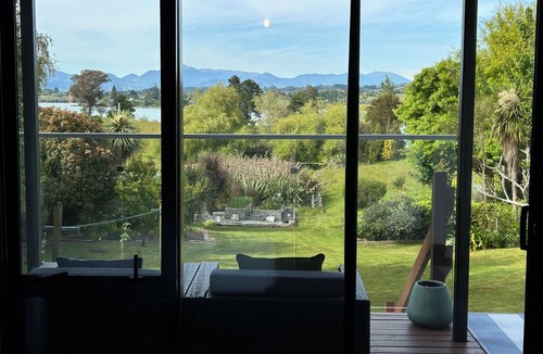 Mapua Apartment | Incredible mountain & sea views - 2 Bedrooms apartment (ground floor)