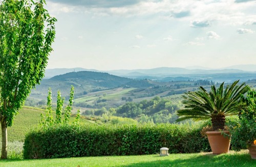 Tavarnelle Val di Pesa Villa | Independent Luxury Villa with Pool and Jacuzzi in the Chianti Region