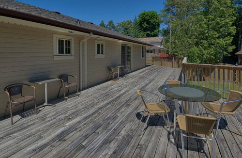 Lambton Shores Cottage | Ipperwash bliss sleep 5 hear the waves ☀️🌊