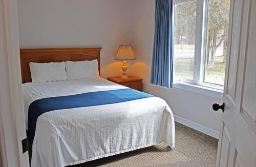 West Lake Hotel | Isaiah Tubbs Resort & Conference Centre