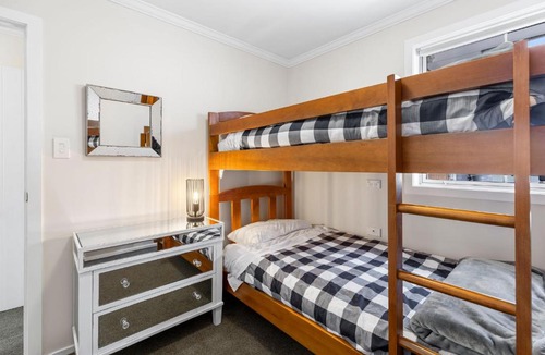 Albert Town House | It's Easy! Space and comfort