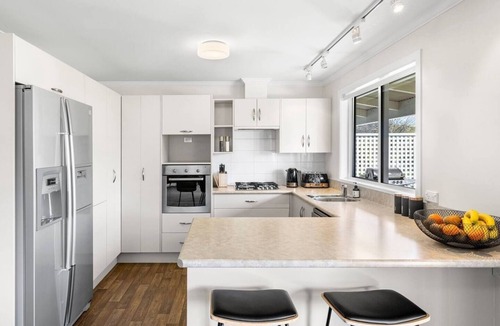 Albert Town House | It's Easy! Space and comfort