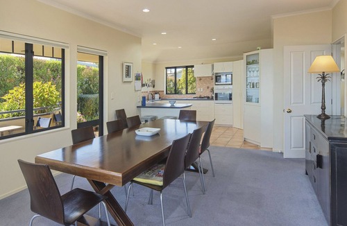 Britannia Heights House | Jacaranda - Revel in the Panoramic Views