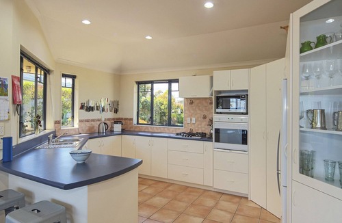 Britannia Heights House | Jacaranda - Revel in the Panoramic Views