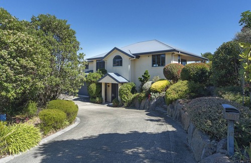 Britannia Heights House | Jacaranda - Revel in the Panoramic Views