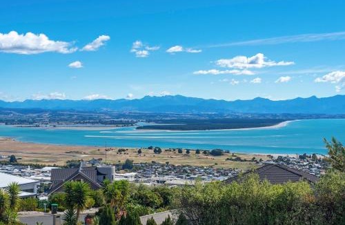 Britannia Heights House | Jacaranda - Views over Tasman Bay