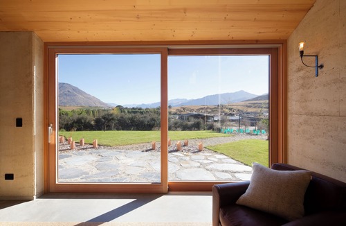 Kawarau Falls House | Jacks Point Earth House, Mountain View & Fireplace